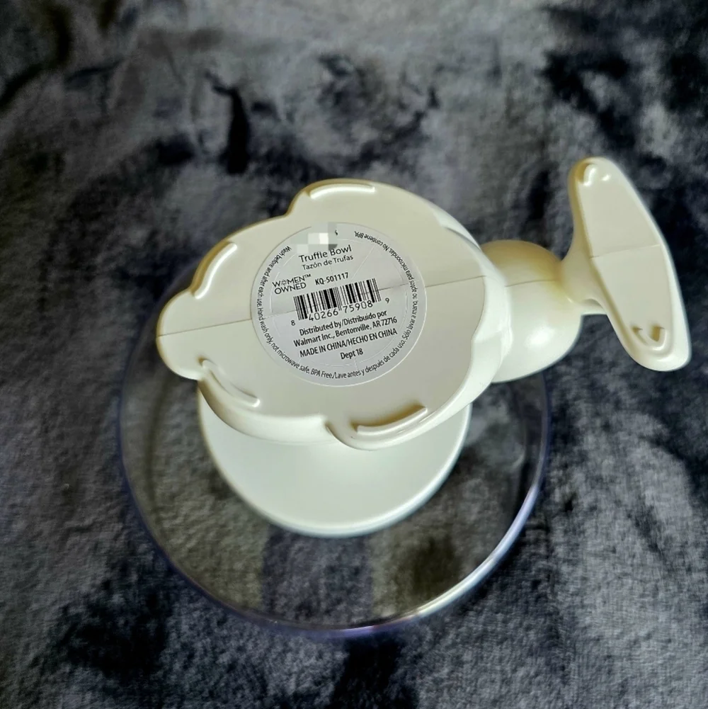 New Easter plastic White Bunny Truffle Bowl / vase for flower/ egg filling
